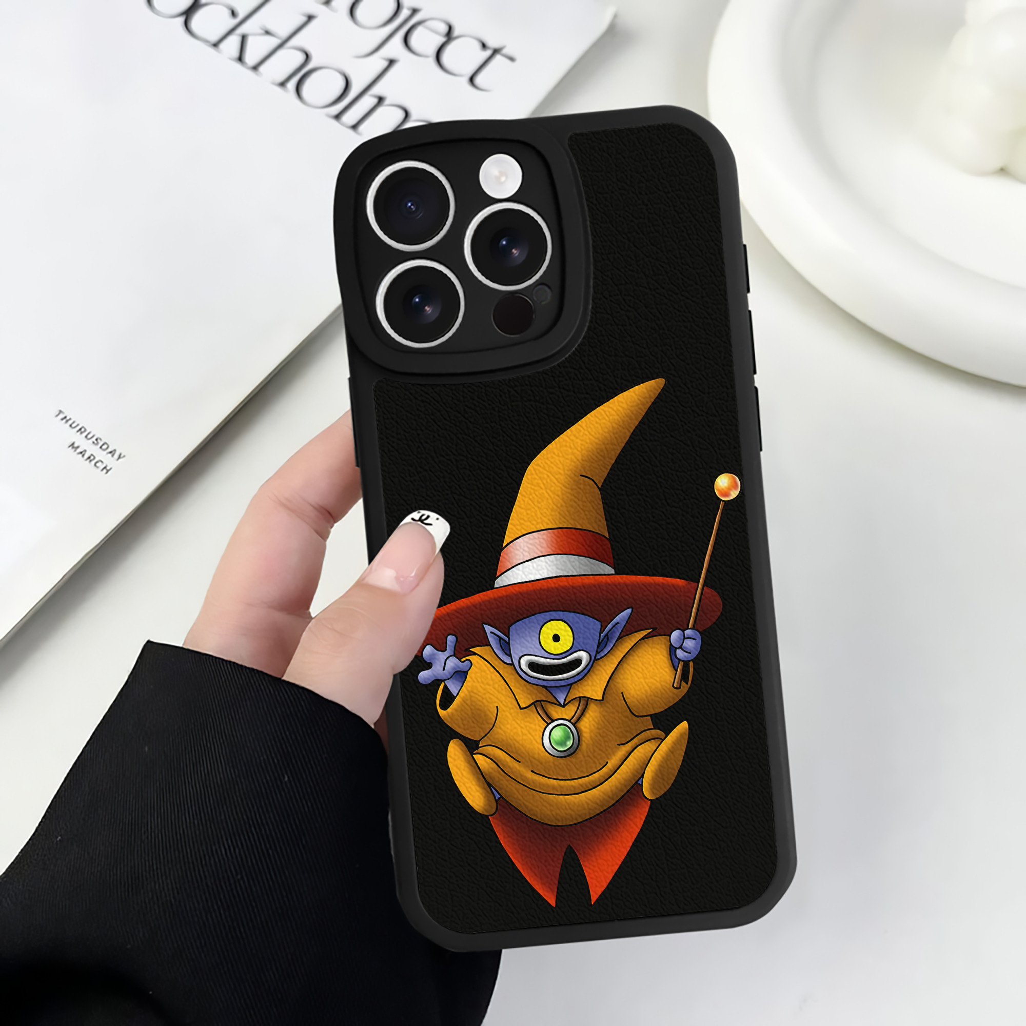 （画像用） ドラゴンクエスト Doragon Kuesuto Dragon Quest 【iPhone 16シリーズ対応】シリコンスマホケース（レザー調） 材質：シリコン